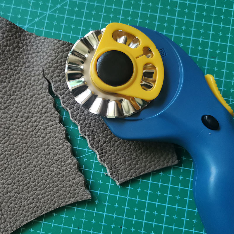 Роторный резак для лоскутного  – обзор и цена Sewing Tas